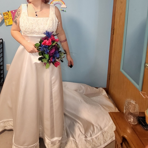 Morilee Designer Wedding Dress. Satin, Ivory, Sleeveless, Beaded and Embroidered - Picture 3 of 3